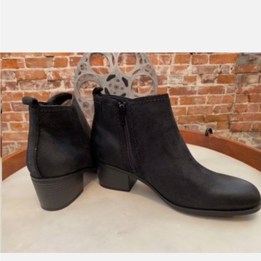 Women's Black Ankle Boots - Picture 3 of 5